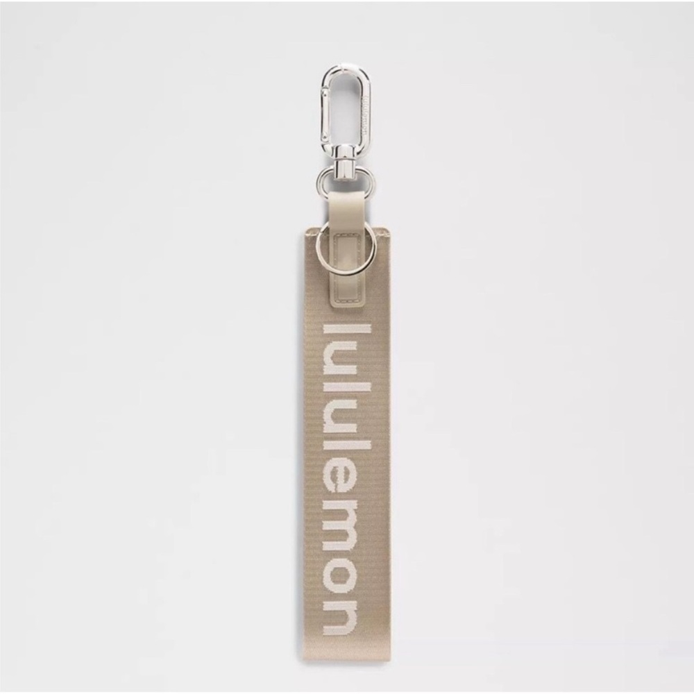 Lululemon Never Lost Keychain - Sheer Oak